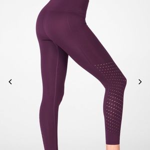 Fabletics sync perforated maroon s: small BNWT